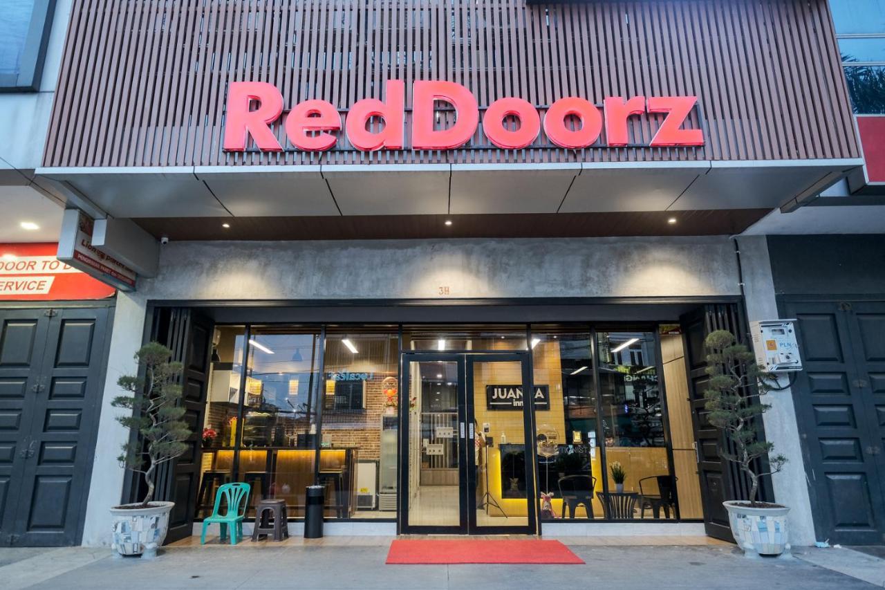 RedDoorz Plus @ Jalan Juanda Medan Bagian luar foto